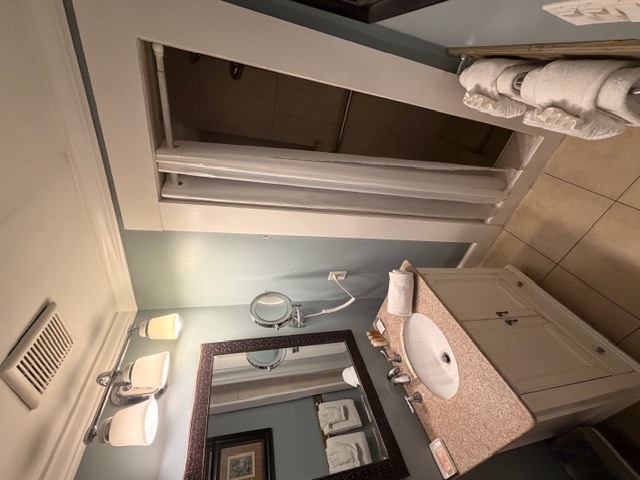 Image 5 for MAIN HOUSE ROOM 3