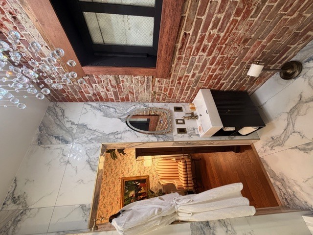 Image 5 for MAIN HOUSE ROOM 2