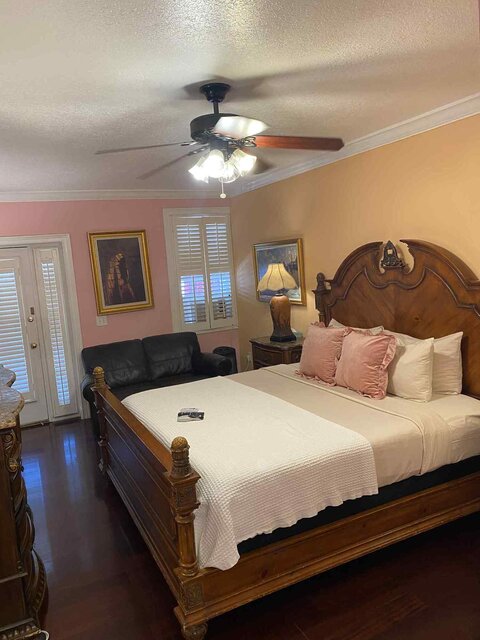 Image 1 for COACH HOUSE ROOM 18