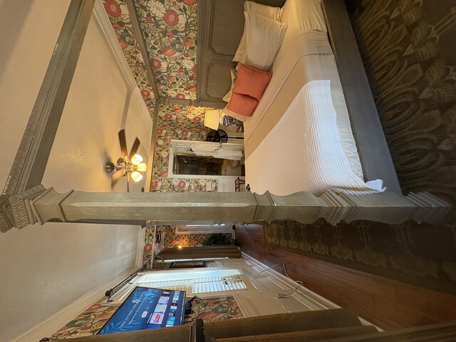 Image 2 for COACH HOUSE ROOM 20