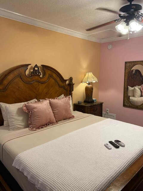 Image 2 for COACH HOUSE ROOM 18