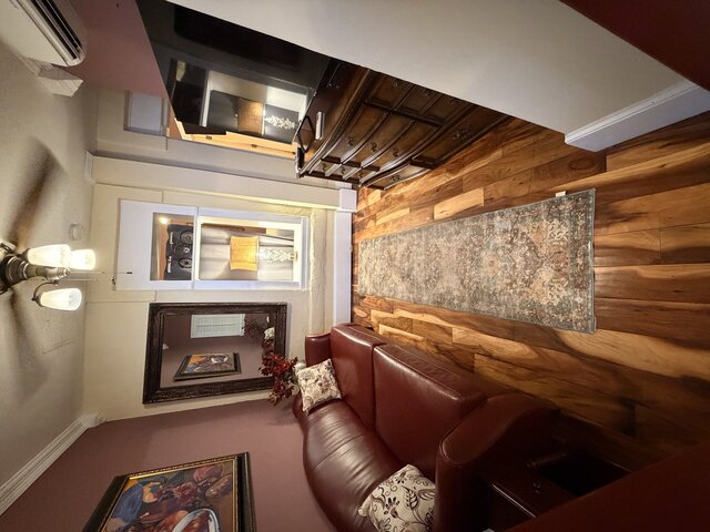 Image 2 for MAIN HOUSE ROOM 4