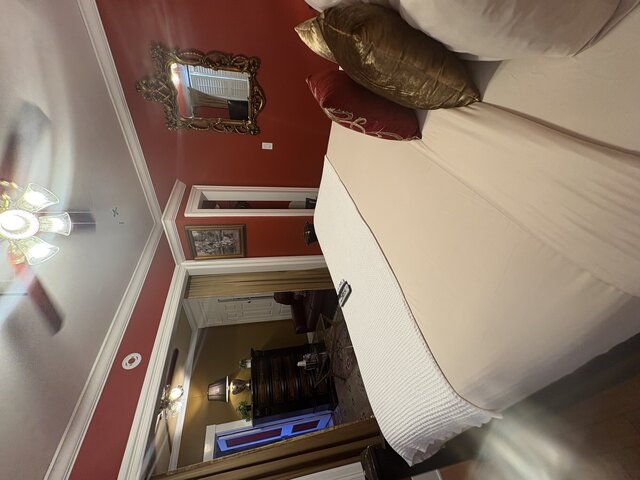 Image 4 for MAIN HOUSE ROOM 8