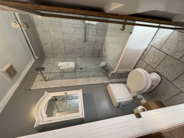 Image 3 for COACH HOUSE ROOM 17