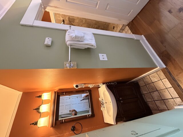 Image 3 for MAIN HOUSE ROOM 9