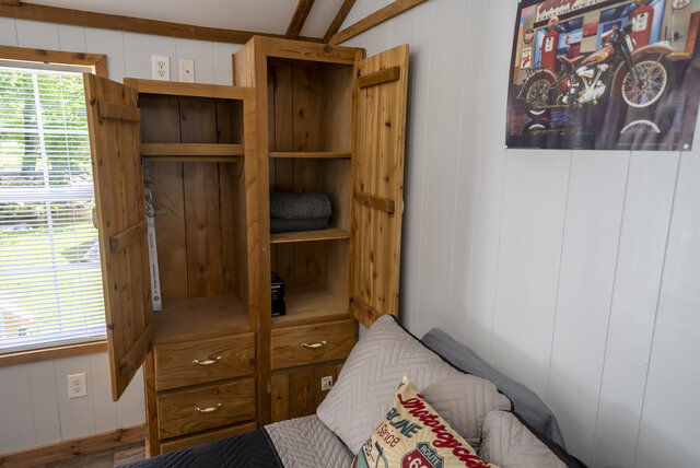 Image 12 for 06)  Split Unit Cabin Unit 6