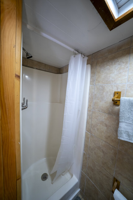 Image 14 for 06)  Split Unit Cabin Unit 6