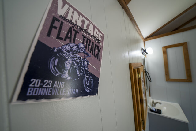 Image 18 for 06)  Split Unit Cabin Unit 6