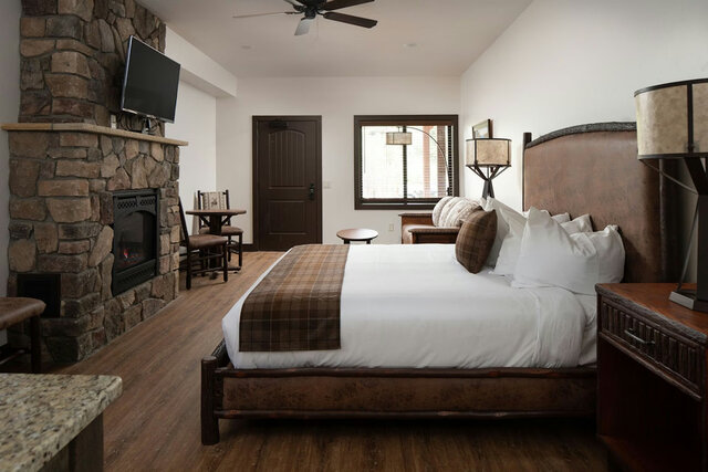 Image 2 for King Suite ADA