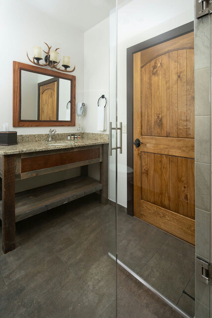 Image 10 for King Suite