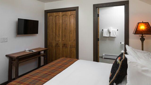 Image 3 for MacPhearson Room