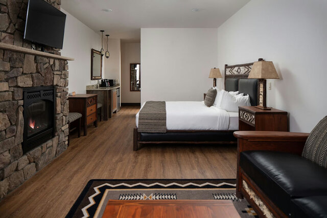 Image 9 for King Suite