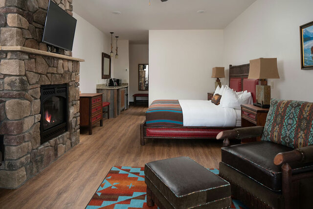 Image 2 for King Suite