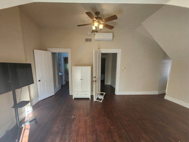 Image 5 for TOP FLOOR 2 ROOM SUITE