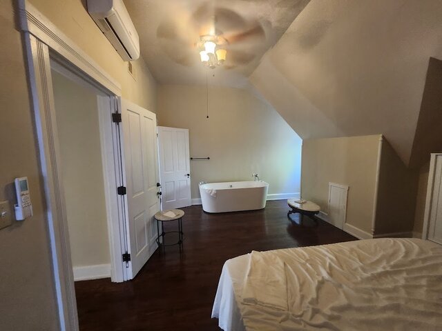 Image 4 for TOP FLOOR 2 ROOM SUITE