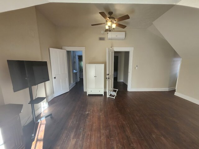 Image 8 for TOP FLOOR 2 ROOM SUITE