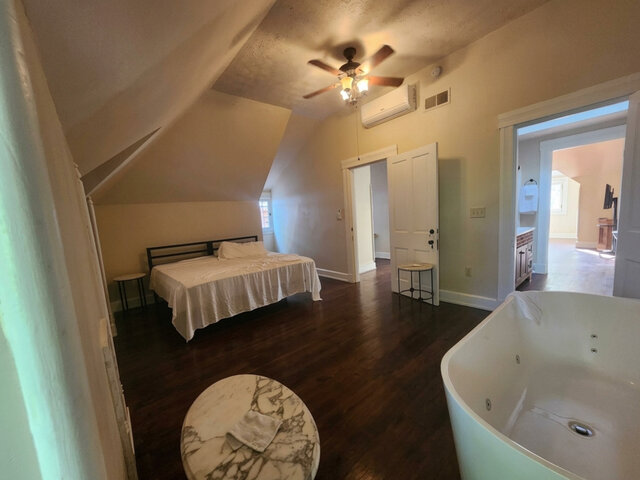 Image 3 for TOP FLOOR 2 ROOM SUITE