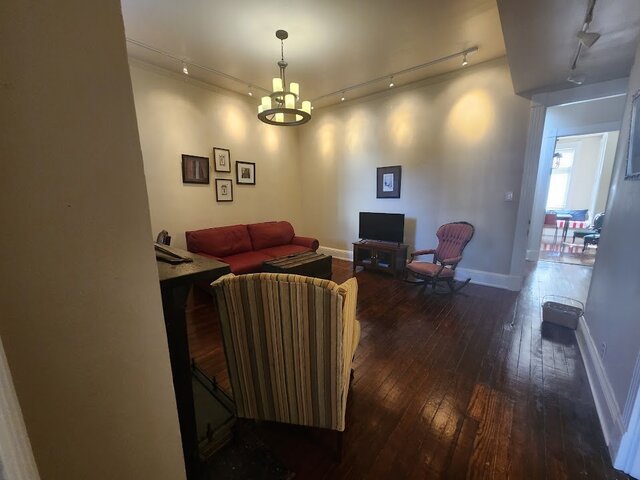 Image 2 for FIRST FLOOR 2 ROOM SUITE