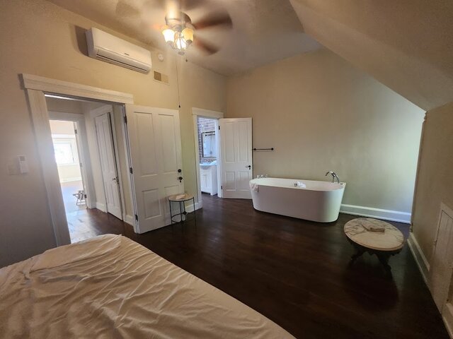 Image 3 for TOP FLOOR 2 ROOM SUITE