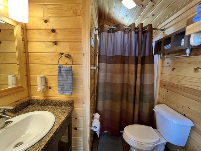 Image 12 for 102) Deluxe Cabin 102