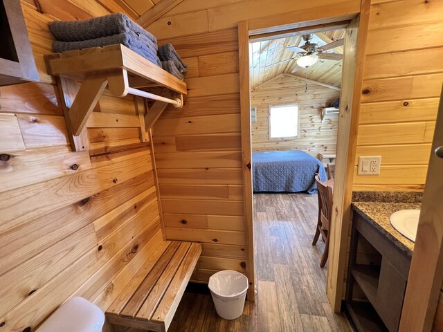 Image 10 for 102) Deluxe Cabin 102