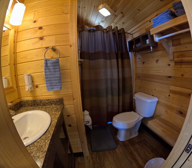 Image 10 for 104) Deluxe Cabin 104