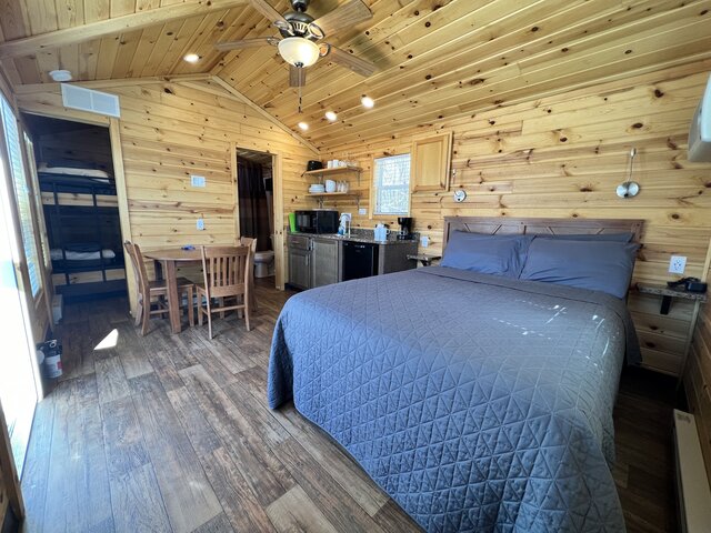 Image 12 for 104) Deluxe Cabin 104