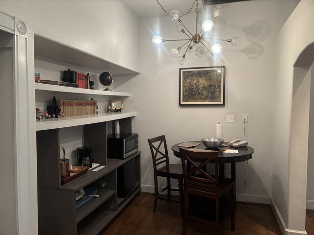 Image 2 for 101 Presidential Suite