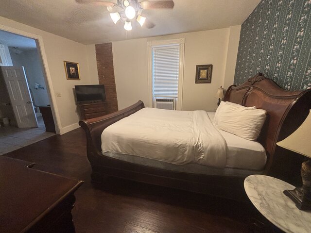 Image 1 for 110 King Suite