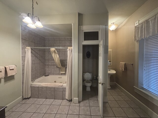 Image 2 for 106 King Suite