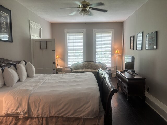 Image 1 for 107 King Suite