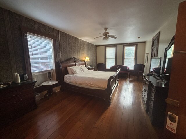 Image 1 for 120 Deluxe King Suite