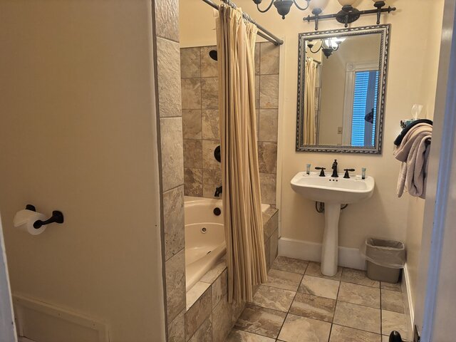 Image 2 for 118 Deluxe Queen Suite