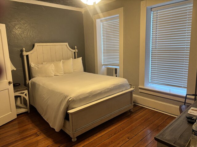 Image 1 for 117 Queen Shower Room