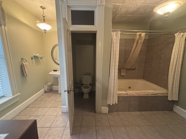 Image 2 for 109 King Suite