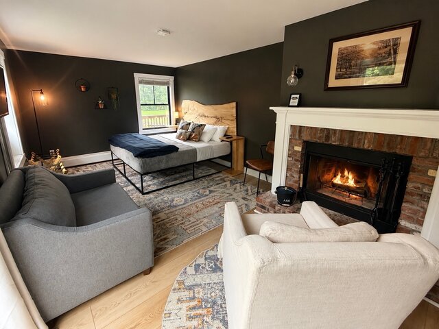 Image 2 for Riverside Suite 106 - King bed and twin pullout with porch