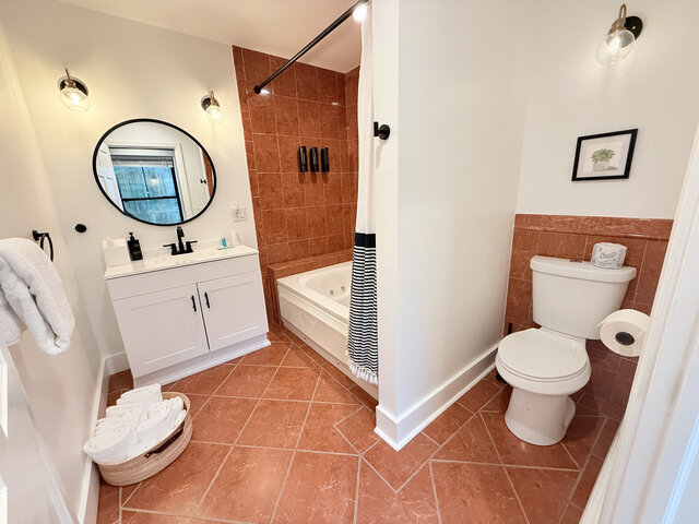 Image 5 for Riverside Suite 106 - King bed and twin pullout with porch