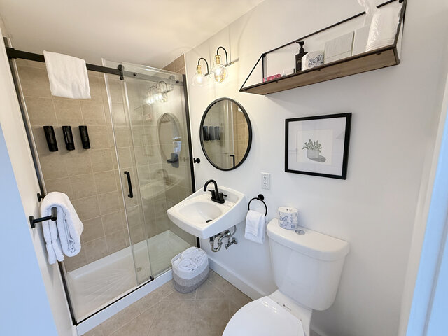 Image 2 for Riverside Suite 101  - Queen Suite with twin pullout