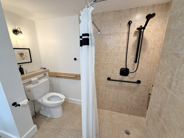 Image 3 for Riverside Suite 105 - Handicap - accessible with queen bed