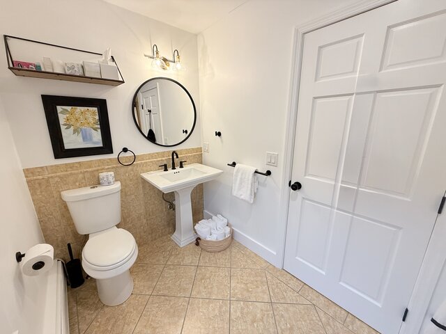 Image 3 for Riverside Suite 201 - Two queen beds