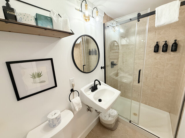 Image 2 for Riverside Suite 102 - Queen bed and twin pullout