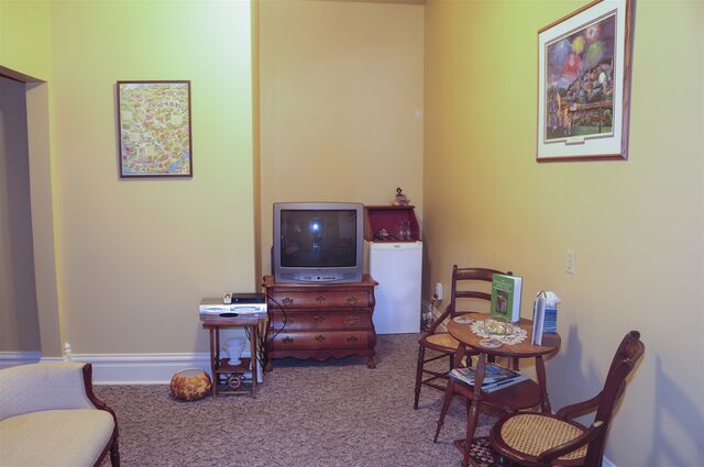 Image 4 for 14 Heritage - Patriotic Suite Blue (Shared Bath)