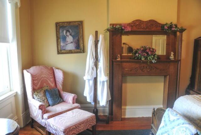 Image 2 for 13 Heritage - Ivory Room