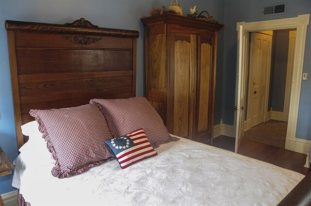 Image 3 for 20 Heritage - Patriotic Red 1 Night Stay