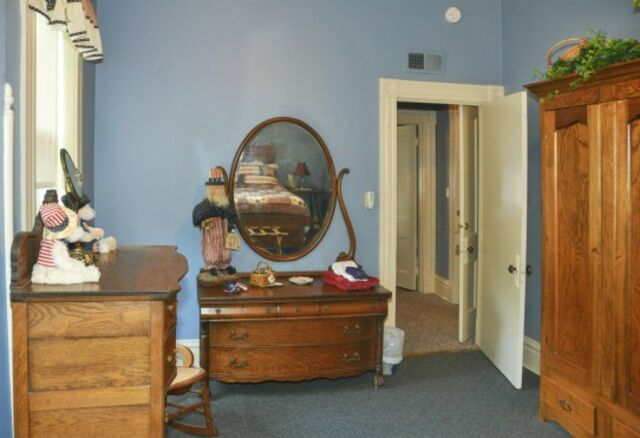 Image 2 for 19 Heritage - Patriotic Blue 1 Night Stay