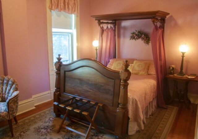 Image 1 for 17 Heritage - Rose Room 1 Night Stay