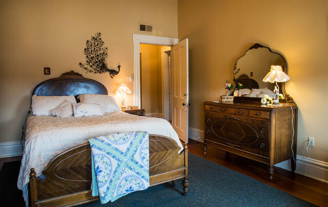 Image 3 for 13 Heritage - Ivory Room