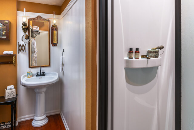 Image 2 for The Carlton Suite