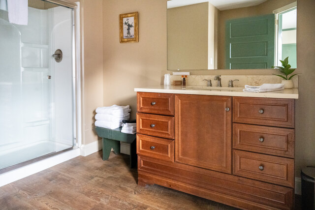 Image 6 for 10) King Room