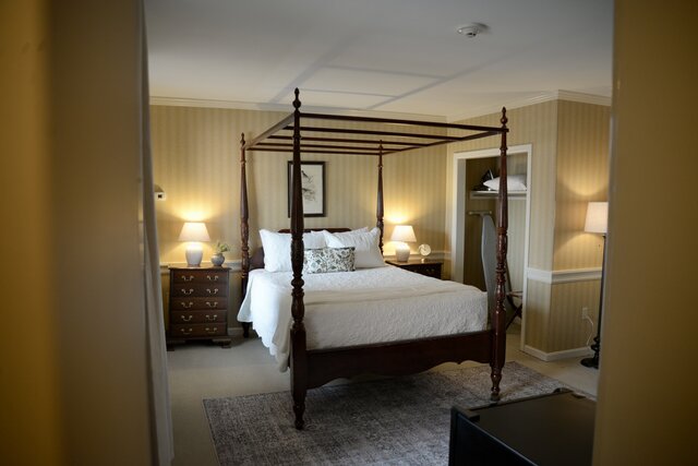 Image 1 for 02) Queen Room